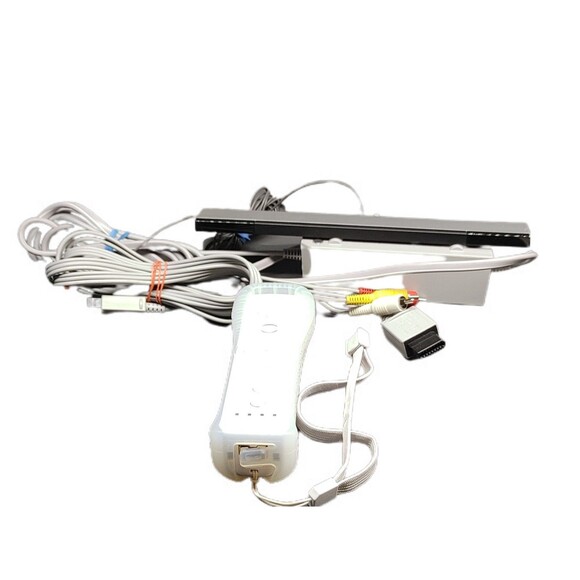 Nintendo Wii Sports White Console (UAE) Game Cube Compatible.‎ RVL-001  (BB002) - Picture 6 of 9